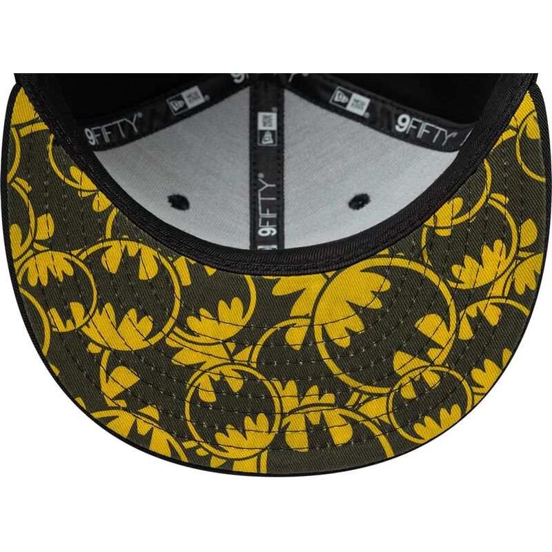 casquette-plate-grise-et-noire-snapback-pour-enfant-9fifty-piping-batman-dc-comics-new-era
