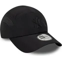 new-era-black-logo-runner-tech-midi-new-york-yankees-mlb-black-trucker-hat