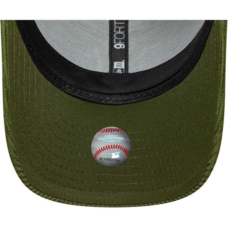 casquette-courbee-verte-claire-ajustable-avec-logo-vert-9forty-m-crown-cord-new-york-yankees-mlb-new-era casquette-courbee-verte-claire-ajustable-avec-logo-vert-9forty-m-crown-cord-new-york-yankees-mlb-new-era