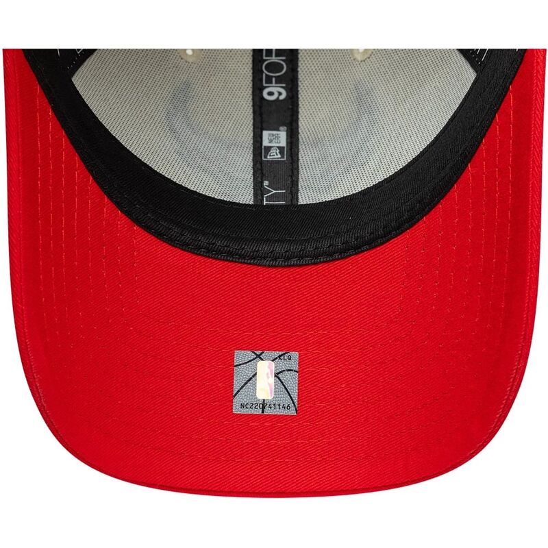 casquette-courbee-beige-et-rouge-ajustable-9forty-colour-block-chicago-bulls-nba-new-era casquette-courbee-beige-et-rouge-ajustable-9forty-colour-block-chicago-bulls-nba-new-era