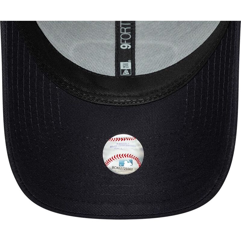 casquette-courbee-bleue-marine-ajustable-9forty-patch-new-york-yankees-mlb-new-era
