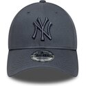 casquette-courbee-grise-fonce-ajustable-avec-logo-grise-fonce-9forty-league-essential-new-york-yankees-mlb-new-era