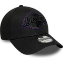 casquette-courbee-noire-ajustable-avec-logo-violet-9forty-outline-los-angeles-lakers-nba-new-era