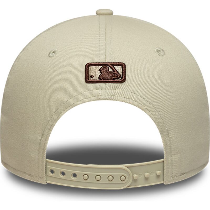 casquette-courbee-beige-snapback-avec-logo-marron-9forty-m-crown-new-york-yankees-mlb-new-era casquette-courbee-beige-snapback-avec-logo-marron-9forty-m-crown-new-york-yankees-mlb-new-era
