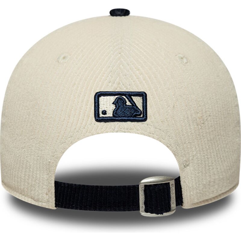 casquette-courbee-beige-et-bleue-marine-ajustable-avec-logo-bleu-marine-9forty-m-crown-cord-new-york-yankees-mlb-new-era
