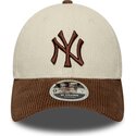 casquette-courbee-marron-et-beige-ajustable-avec-logo-marron-9forty-m-crown-cord-new-york-yankees-mlb-new-era