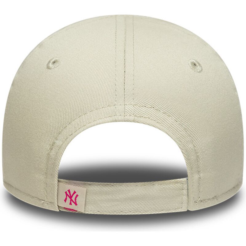 casquette-courbee-beige-ajustable-pour-enfant-avec-logo-rose-9forty-dino-icon-new-york-yankees-mlb-new-era
