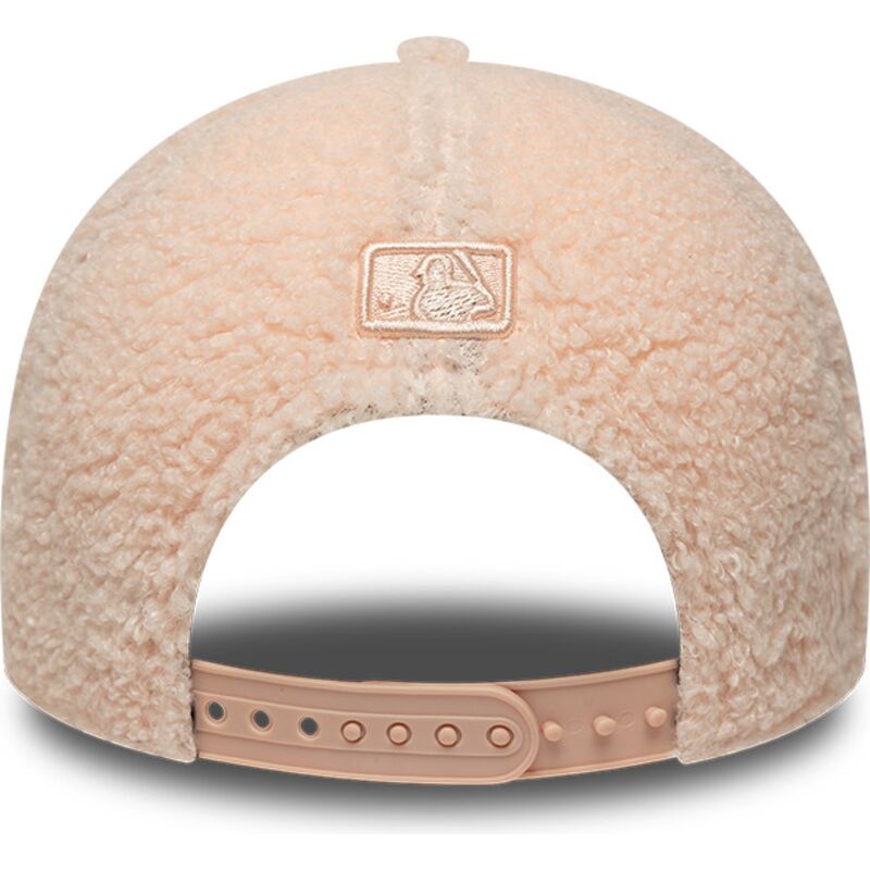 casquette-courbee-rose-snapback-pour-enfant-avec-logo-rose-9forty-m-crown-winter-borg-new-york-yankees-mlb-new-era