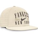 nike-flat-brim-dri-fit-true-structured-aero-bill-new-york-yankees-mlb-beige-fitted-cap