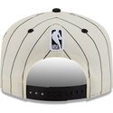 casquette-courbee-beige-et-noire-snapback-19twenty-pinstripe-chicago-bulls-nba-new-era