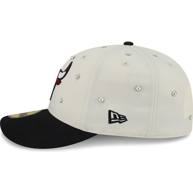 casquette-courbee-beige-et-noire-ajustee-59fifty-beads-na-lifestyle-f1-chicago-bulls-nba-new-era