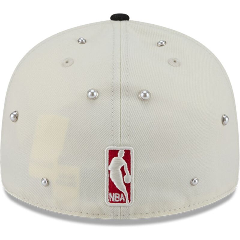 casquette-courbee-beige-et-noire-ajustee-59fifty-beads-na-lifestyle-f1-chicago-bulls-nba-new-era