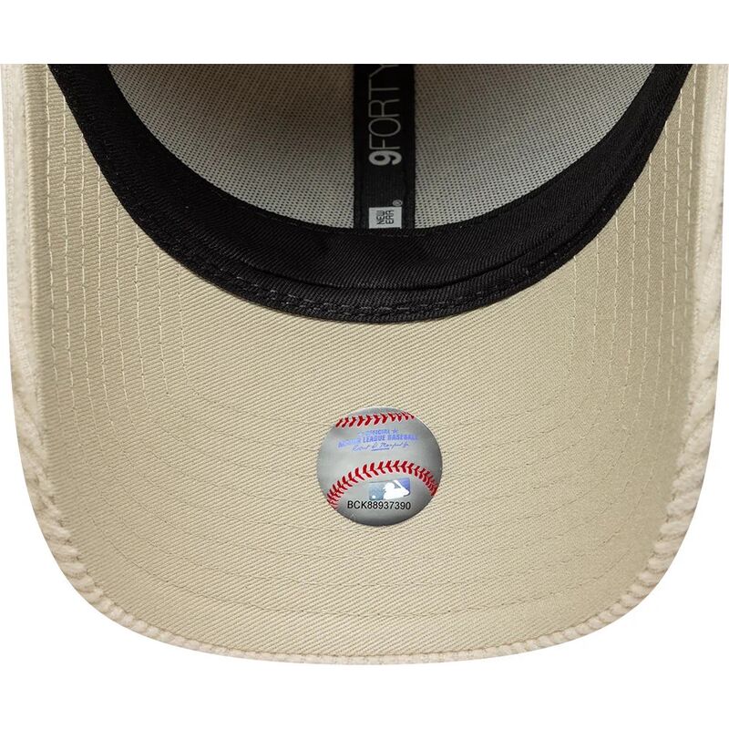 casquette-courbee-beige-ajustable-pour-femme-avec-logo-beige-9forty-cord-new-york-yankees-mlb-new-era casquette-courbee-beige-ajustable-pour-femme-avec-logo-beige-9forty-cord-new-york-yankees-mlb-new-era