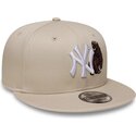 casquette-plate-beige-snapback-ours-9fifty-outdoor-icon-new-york-yankees-mlb-new-era