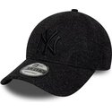 casquette-courbee-noire-ajustable-avec-logo-noir-9forty-winter-new-york-yankees-mlb-new-era