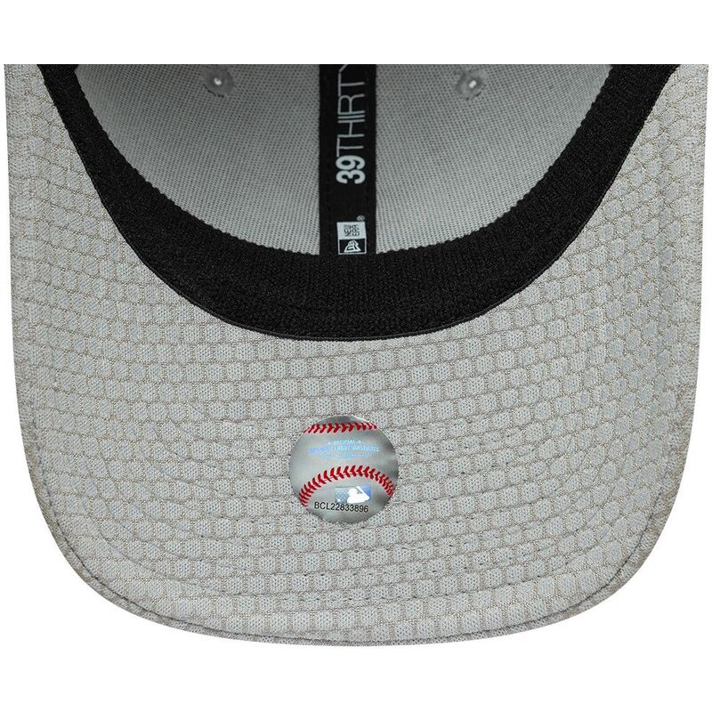 casquette-courbee-grise-ajustee-avec-logo-blanc-39thirty-stretch-mesh-new-york-yankees-mlb-new-era casquette-courbee-grise-ajustee-avec-logo-blanc-39thirty-stretch-mesh-new-york-yankees-mlb-new-era