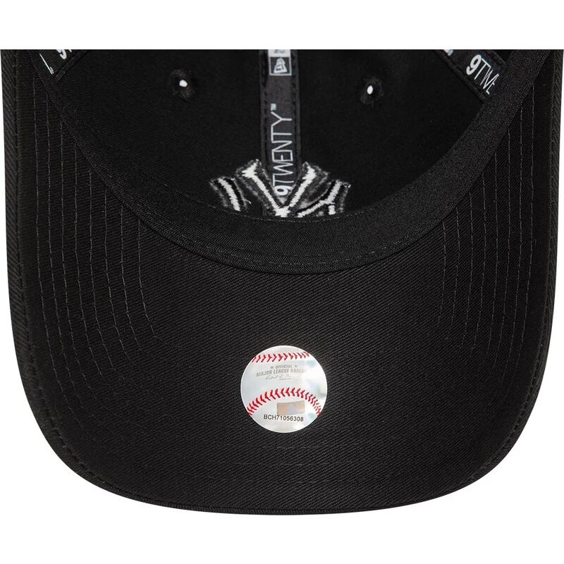 casquette-courbee-noire-ajustable-avec-logo-noir-9twenty-league-essential-new-york-yankees-mlb-new-era