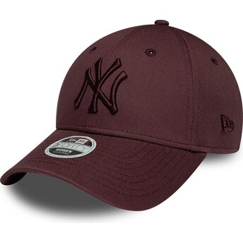 New Era Curved Brim Women Maroon Logo 9FORTY League Essential New York Yankees MLB Maroon Adjustable Cap