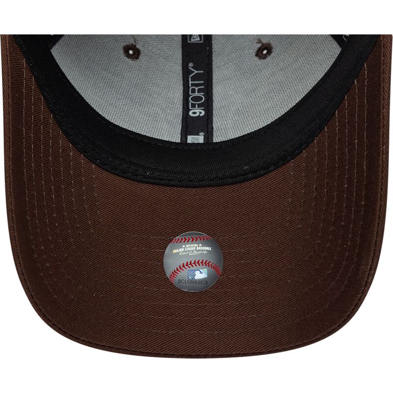 casquette-courbee-marron-fonce-ajustable-avec-logo-marron-9forty-league-essential-new-york-yankees-mlb-new-era