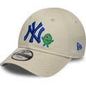 casquette-courbee-beige-ajustable-avec-logo-bleu-9forty-monster-icon-new-york-yankees-mlb-new-era