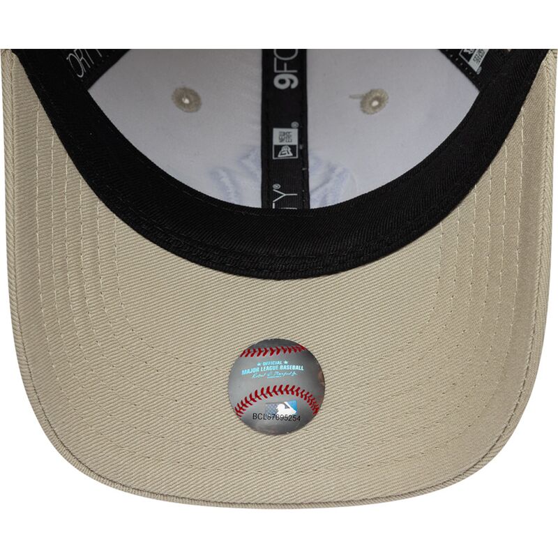 casquette-courbee-beige-ajustable-avec-logo-bleu-9forty-monster-icon-new-york-yankees-mlb-new-era