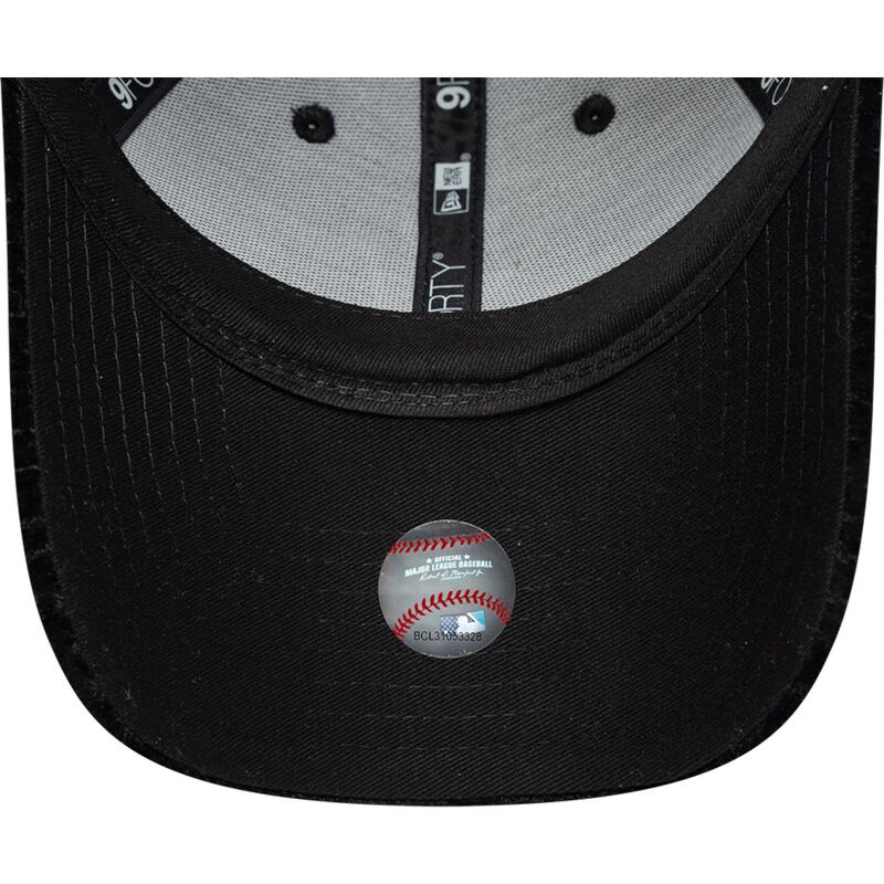 new-era-curved-brim-women-black-logo-9forty-velour-new-york-yankees-mlb-black-adjustable-cap