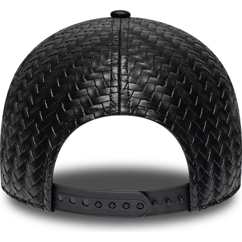 casquette-courbee-noire-snapback-avec-logo-noir-9forty-pu-weave-new-york-yankees-mlb-new-era