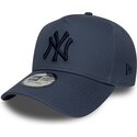 casquette-courbee-bleue-snapback-avec-logo-bleu-marine-e-frame-league-essential-new-york-yankees-mlb-new-era