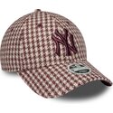 new-era-curved-brim-women-maroon-logo-9forty-m-crown-houndstooth-new-york-yankees-mlb-maroon-and-beige-adjustable-cap