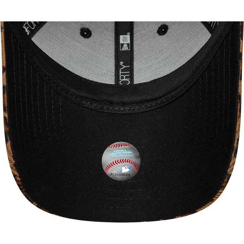 casquette-courbee-leopard-ajustable-pour-femme-avec-logo-noir-9forty-lionpard-cord-new-york-yankees-mlb-new-era casquette-courbee-leopard-ajustable-pour-femme-avec-logo-noir-9forty-lionpard-cord-new-york-yankees-mlb-new-era