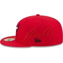 casquette-plate-rouge-ajustee-59fifty-side-script-chicago-bulls-nba-new-era