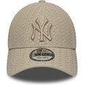casquette-courbee-beige-ajustable-avec-logo-beige-9forty-pu-weave-new-york-yankees-mlb-new-era