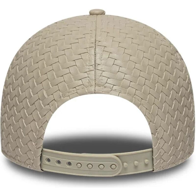 casquette-courbee-beige-ajustable-avec-logo-beige-9forty-pu-weave-new-york-yankees-mlb-new-era