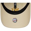 casquette-courbee-beige-ajustable-avec-logo-dore-9twenty-league-essential-new-york-yankees-mlb-new-era