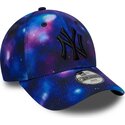 casquette-courbee-multicolore-snapback-pour-enfant-avec-logo-noir-9forty-all-over-print-space-new-york-yankees-mlb-new-era