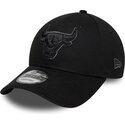 casquette-courbee-noire-ajustable-avec-logo-noir-et-grise-9forty-team-outline-chicago-bulls-nba-new-era