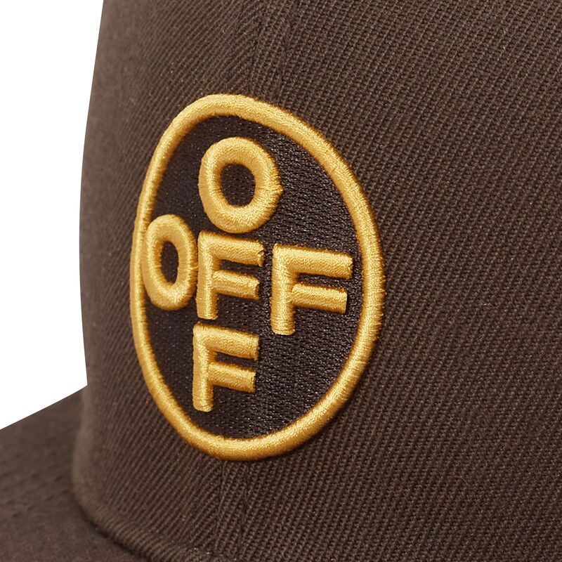 casquette-plate-marron-snapback-avec-logo-jaune-off-embroidered-twill-l-ab-c-o-off-white casquette-plate-marron-snapback-avec-logo-jaune-off-embroidered-twill-l-ab-c-o-off-white