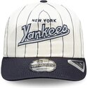 casquette-courbee-bleue-marine-et-blanche-snapback-19twenty-pinstripe-new-york-yankees-mlb-new-era