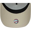 casquette-trucker-beige-et-noire-avec-logo-noir-a-frame-league-essential-new-york-yankees-mlb-new-era