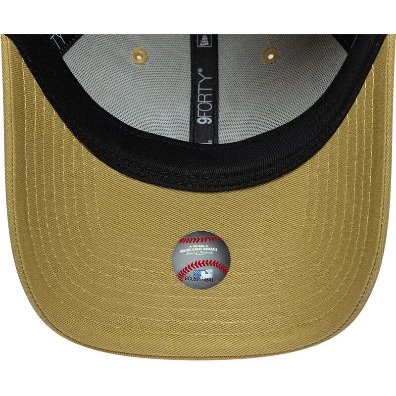 casquette-courbee-khaki-ajustable-9forty-league-essential-new-york-yankees-mlb-new-era