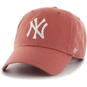 czapka-z-zakrzywiona-daszkiem-czerwona-z-duzym-logo-frontalnym-mlb-new-york-yankees-od-47-brand