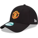 gorra-curva-negra-ajustable-9forty-essential-de-manchester-united-football-club-de-new-era